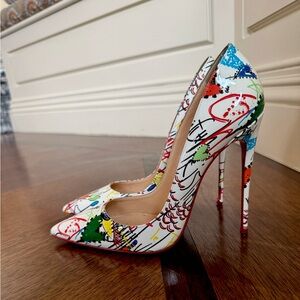 Christian Louboutin
So Kate patent leather heels